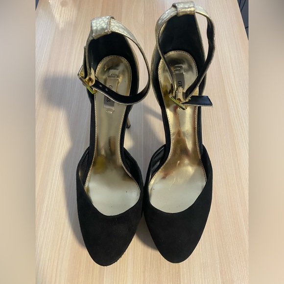 GUESS Black & Gold High Heels - Picture 3 of 7